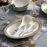 Service de table de luxe léger d'inspiration occidentale, 29 pièces, en porcelaine fine émaillée de style européen, avec décor doré en relief