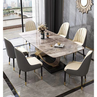Table à manger rectangulaire de luxe avec plateau en pierre frittée et base en métal doré