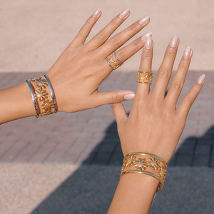 Daisy <b>Cuff</b> <b>Bracelet</b> Gold <b>Silver</b> Tone Flower Pattern Women's Jewelry Gift Fashion Accessory - Product Image 2