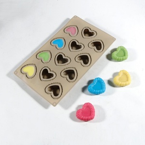 Molde para Hornear en Forma de Corazón con 12 Franjas Verticales, Molde para Decoración DIY de Acción de Gracias y San Valentín - Product Image 2