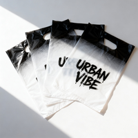 Sacs en plastique PE personnalisés pour vêtements, réutilisables, découpés à la forme, avec poignée longue, impression sérigraphique pour chaussures et vêtements