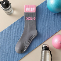Chaussettes d'équipage antidérapantes personnalisées pour femmes Chaussettes de sport de yoga en coton tricoté multicolore pour Pilates Fitness Automne-Manchette jetable