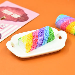 Cabujón de resina plano con diseño de rollo de pastel arcoíris para la creación de joyas DIY, pendientes, llaveros, colgantes, miniaturas para casas de muñecas y juguetes - Product Image 6