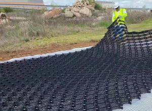 Geocell HDPE geocell/geotech lưới cho <span class=keywords><strong>s</strong></span>ử dụng ngoài trời cho <span class=keywords><strong>s</strong></span>ỏi đường lái xe paver dốc bảo vệ - Product Image 2