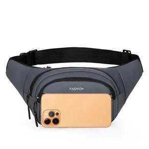 Sac banane unisexe imperméable Stay Pro avec quatre compartiments zippés, idéal pour les activités sportives en extérieur et les voyages - Product Image 4