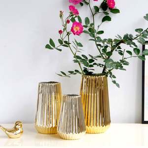 Vase décoratif en or de grande taille, vente chaude, nouveau design, vase en céramique pour table, décoration d'intérieur, motif rond moderne pour hôtels - Product Image 1