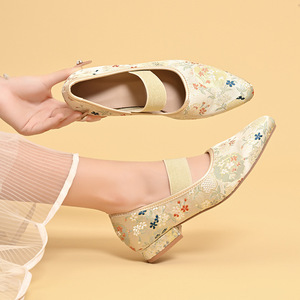 รองเท้าส้นเตี้ยสไตล์จีนแบบใหม่สำหรับผู้หญิง ฤดูใบไม้ร่วง ลายพิมพ์ B แบบยืดหยุ่น ไซส์ใหญ่ รองเท้าผู้หญิงเบอร์ 43 - Product Image 3