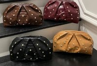 Pochette plissée vintage 2026 pour femme, sac de soirée en cuir PU texture crocodile avec clous champignons, fermeture magnétique