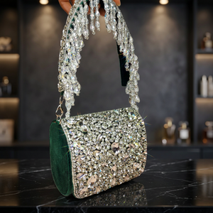Sac de soirée élégant en velours vert orné de cristaux, en forme de baril, avec bandoulière, idéal pour les soirées - Product Image 3