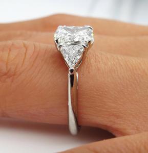 Anello da Donna con Quattro Punte e Zirconia Cubica Bianca Taglio Quadrato, Gioiello alla Moda - Product Image 4