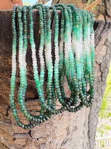 Perles de pierre verte de qualité supérieure, perles rondes facettées en émeraude, perles rondelles |   Brins de pierres précieuses ombrées de 3-4,5 mm à prix de gros - Product Image 4