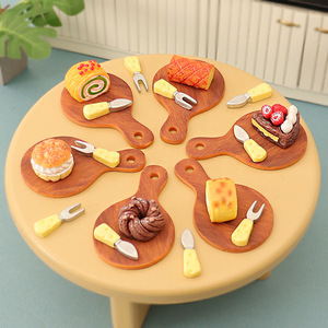 KI huiyuan Jouets miniatures pour maison de poupée, modèles de <span class=keywords><strong>pain</strong></span> <span class=keywords><strong>et</strong></span> de gâteaux, fromage, décorations de scène avec <span class=keywords><strong>couteau</strong></span> <span class=keywords><strong>et</strong></span> fourchette, accessoires d'assiettes <span class=keywords><strong>à</strong></span> dîner - Product Image 1