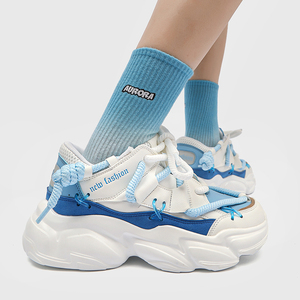 Giày thể thao đế bánh mì chất lượng cao, kiểu dáng cổ điển, lưới dày, in logo tùy chỉnh, unisex, màu trắng, phong cách đi bộ, dành cho nam, phong cách thường ngày - Product Image 3