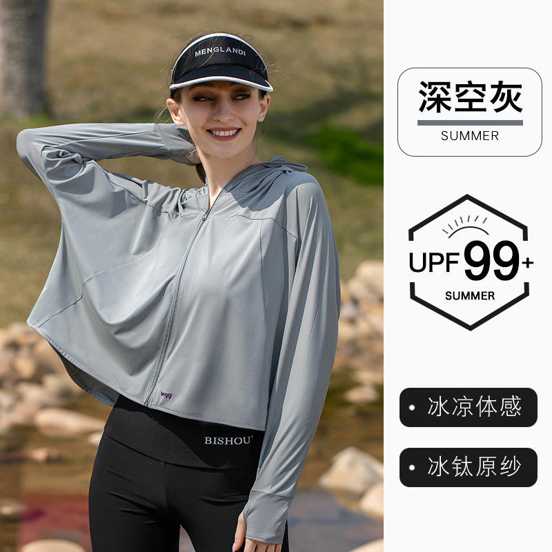 สีเทาเข้ม