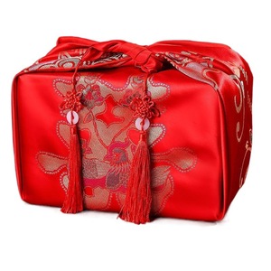 Paño de lavabo rojo grande para suministros de boda Envoltura de dote de novia-Bolso DE BODA elegante - Product Image 1