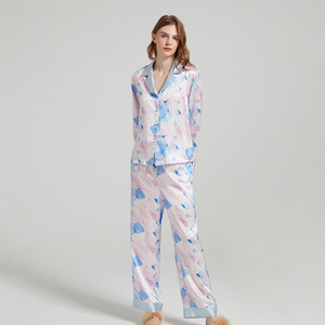Pijama de seda manga larga estampado acuarela diseño personalizado conjunto Paj satén para mujer - Product Image 4
