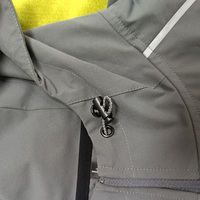 Vêtements pour hommes Aika Apparel Co Ltd, design réfléchissant, logo personnalisé, 100% polyester, vestes de sport imperméables pour hommes