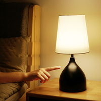 Lampe de chevet de table à LED au design moderne haut de gamme, blanc chaud, à intensité variable par toucher, avec piles incluses, petite taille, pour hôtel