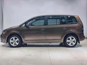 Volkswagen <span class=keywords><strong>Touran</strong></span> 1.4T SUV 5 places à traction avant avec toit ouvrant panoramique, sièges en cuir clair, <span class=keywords><strong>pneus</strong></span> R19, conduite à gauche, voitures en provenance de Chine, modèle 2013 - Product Image 3