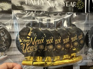 6 Pièces Sifflets de Fête du Nouvel An Noir et Or Pailleté, Sifflets Dragon du Nouvel An, Faveurs de Fête - Product Image 6