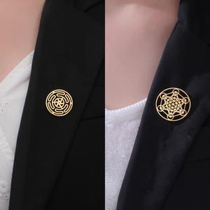 دبوس شارة معدني مخصص بأشكال هندسية مطلي كهربائيًا ومطبوع بالحفر البارز، للجنسين، من الفولاذ المقاوم للصدأ 304 - Product Image 2