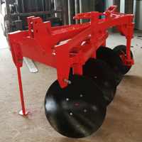 Charrue à disques robuste pour sols difficiles, conçue pour maintenir une qualité de travail constante dans des environnements agricoles difficiles.
