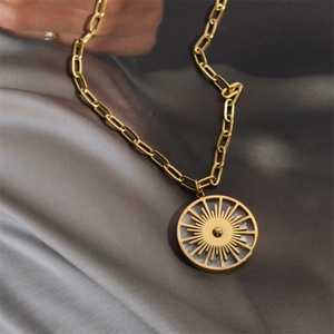 Collar con colgante de esfera redonda de acero inoxidable con diseño de engranaje y clip, chapado en oro, de gran venta - Product Image 2
