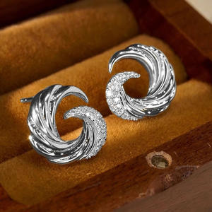 Orecchini in oro bianco con diamanti E3335 Gioielli di lusso da donna con taglio rotondo brillante, colore D naturale - Product Image 4