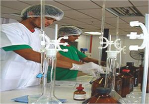 ถุงมือยางตรวจโรคแบบใช้แล้วทิ้ง ผลิตในมาเลเซีย ปราศจากแป้ง หนา 5 มิล ยาว 24 ซม. ขอบตัดเรียบ สำหรับงานทั่วไป - Product Image 6