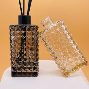 Vente en gros usine – Bouteille d'arôme carrée <span class=keywords><strong>de</strong></span> 250 ml à <span class=keywords><strong>motif</strong></span> diamant, en <span class=keywords><strong>verre</strong></span> sans flamme, imprimable par estampage à chaud - Product Image 1
