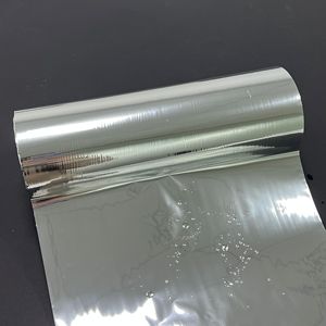 <span class=keywords><strong>Película</strong></span> <span class=keywords><strong>de</strong></span> laminación <span class=keywords><strong>de</strong></span> agua PET metalizada plateada antiarañazos barata al por mayor - Product Image 5