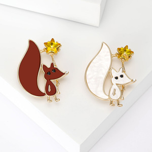 Broche de Zorro con Estrella de Cristal, Pin de Moda para Mujer, Joyería de Aleación, Accesorio de Regalo - Product Image 1
