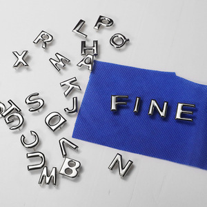 Clous décoratifs en fer à 26 lettres anglaises, rivets pour vêtements, sacs à dos, accessoires de bricolage, couleur or et argent, durables - Product Image 1