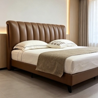 Lit double en cuir marron italien, nouveau modèle, confortable, avec cadre en bois, idéal pour villa, chambre principale, style moderne et épuré.