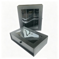 Caja Rígida de Cartón Magnética Plegable de Lujo Negra Personalizada con Revestimiento de Rejilla y Materiales Biodegradables para Empaque de Botellas de Vino Tinto