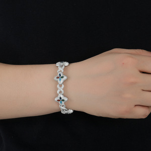 สร้อยข้อมือฮิปฮอปประดับเพทายรูปใบโคลเวอร์สี่แฉก แฟชั่นเท่ห์ๆ สุดคูล หล่อเหลา สร้อยคอแฟชั่นประดับเพทาย 5A รุ่น Tanjing Lijing - Product Image 2