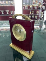 Cadeaux gravés personnalisés Horloge de bureau en palissandre et métal doré