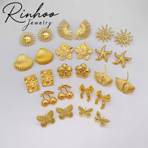 Boucles d'oreilles clous tendance en acier inoxydable 304, plaqué or PVD, motifs nœud, papillon, soleil, cœur, géométriques simples et élégantes pour femme - Product Image 1