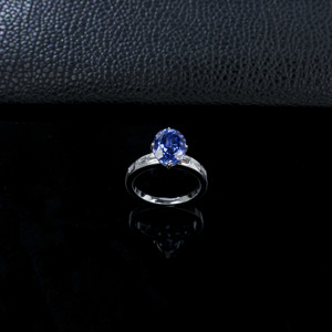 Anillo de Boda Clásico de Plata de Ley S925 con Zafiro Cultivado en Laboratorio, Alta Calidad con Engaste de Puntas - Product Image 3