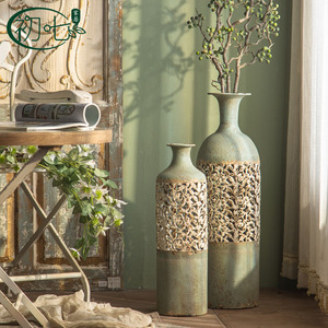 Vases en métal shabby chic faits à la main, vase de sol pour décoration de mariage et décoration intérieure - Product Image 1