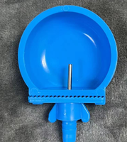 Bol d'eau d'abreuvoir de lapin automatique de couleur bleue bol d'eau de lapin en plastique de nouvelle condition