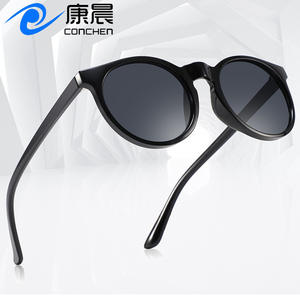 Gafas de sol unisex con montura redonda, protección UV400 de PC negra para viajes al sol y conjuntos de moda - Product Image 2