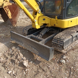 Pelle compacte KOMATSU PC40 d'occasion Modèle 2021 Moteur et pompe inclus Poids en ordre de marche de 4150kg - Product Image 2