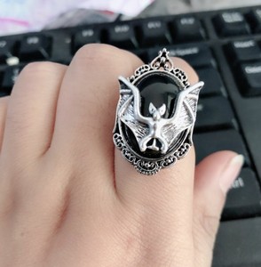 Nouvelle <span class=keywords><strong>bague</strong></span> de chauve-souris noire d'Halloween, <span class=keywords><strong>bague</strong></span> gothique de sorcière, <span class=keywords><strong>bague</strong></span> <span class=keywords><strong>camée</strong></span> de chauve-souris, <span class=keywords><strong>bague</strong></span> ajustable pour femmes et hommes, bijoux de fête, cadeau de festival - Product Image 1