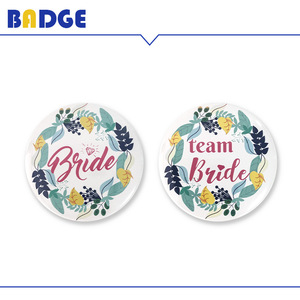 Set di spille a tema foresta incantevole per addio al nubilato, per la futura sposa e le damigelle d'onore, collezione di badge botanici per la squadra della sposa - Product Image 5
