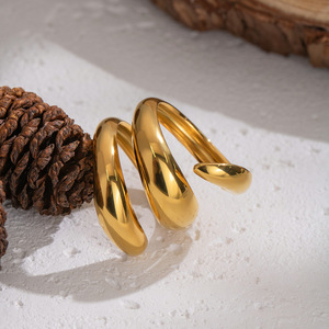 Anello YF8314 con Linea Rotante Aperta, <span class=keywords><strong>Personalità</strong></span> Unica, Placcato in Oro 18K, Impermeabile e Resistente allo Sbiadimento, in Acciaio Inossidabile - Product Image 3