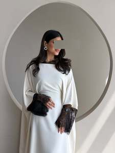 Abaya Cerrada COMMuslim, Vestido Blanco con Encaje Negro, Fabricantes de Túnicas Holgadas Personalizadas para Mercados Europeos, Americanos y de Oriente Medio - Product Image 5