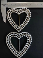 Vente en gros Boucles personnalisées en forme de cœur avec perles et strass Boucles de ceinture en métal pour femmes avec boucle