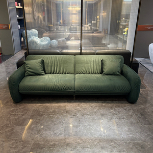 Il divano realizzato con tessuti di alta qualità ha una sensazione morbida e delicata al tatto e è molto comodo da sedersi sopra. - Product Image 4