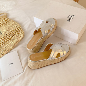 Sandales compensées d'été pour femmes à plateforme, bout ouvert et design ajouré, idéales pour la plage décontractée et les activités quotidiennes en extérieur - Product Image 3